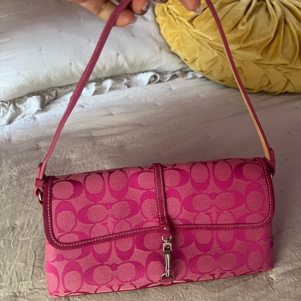 Vintage pink Coach shoulder bag!💓